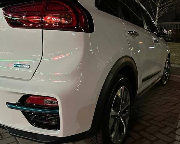 Белый Киа Niro, объемом двигателя 0 л и пробегом 94 тыс. км за 19855 $, фото 84 на Automoto.ua