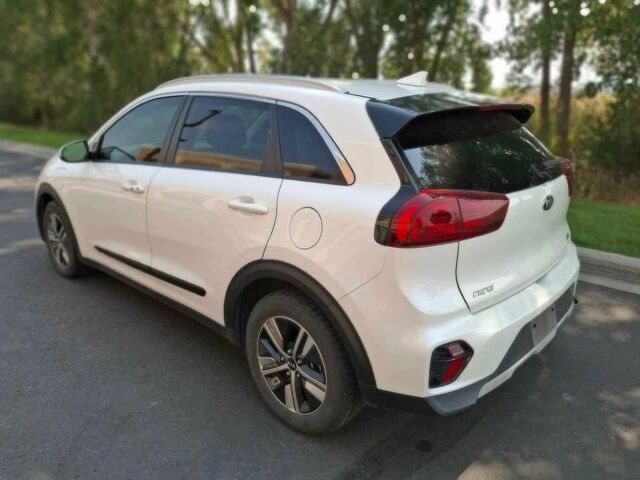 Белый Киа Niro, объемом двигателя 1.6 л и пробегом 42 тыс. км за 4900 $, фото 4 на Automoto.ua