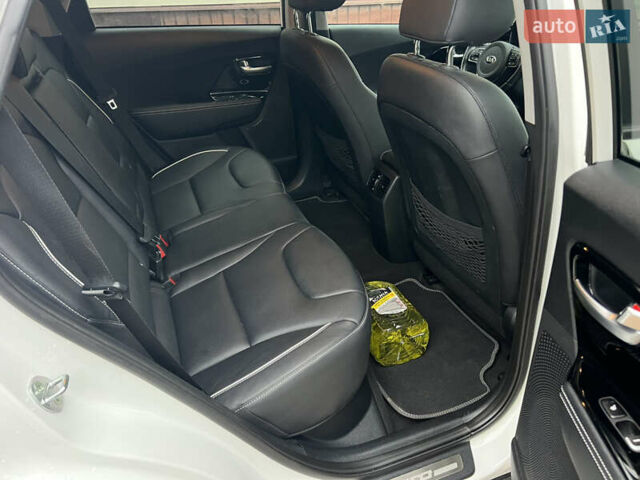 Белый Киа Niro, объемом двигателя 0 л и пробегом 116 тыс. км за 21000 $, фото 12 на Automoto.ua