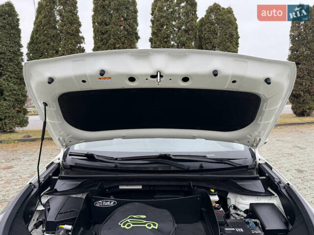 Білий Кіа Niro, об'ємом двигуна 0 л та пробігом 141 тис. км за 19499 $, фото 73 на Automoto.ua