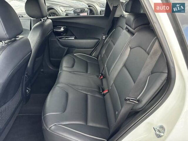 Киа Niro 2020 в Львове на Automoto.ua Белый Киа Niro, объемом двигателя 0 л и пробегом 95 тыс. км за 20450 $, фото 32 на Automoto.ua