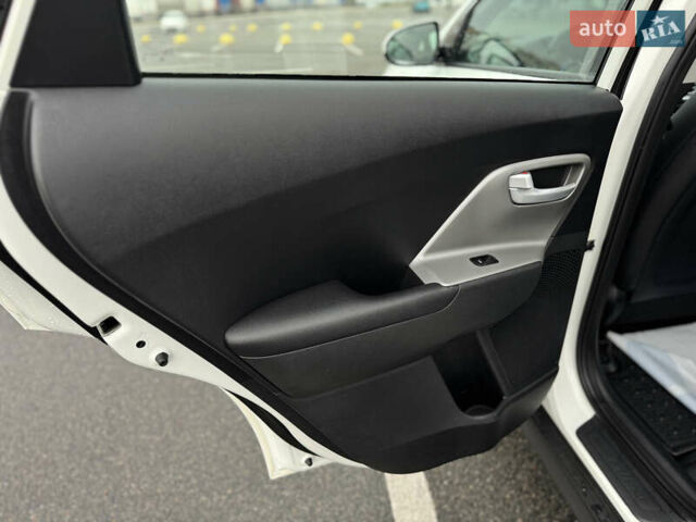 Киа Niro 2020 в Киеве на Automoto.ua Белый Киа Niro, объемом двигателя 0 л и пробегом 171 тыс. км за 18300 $, фото 25 на Automoto.ua