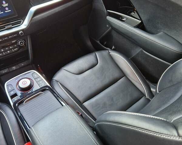 Белый Киа Niro, объемом двигателя 0 л и пробегом 94 тыс. км за 19855 $, фото 11 на Automoto.ua
