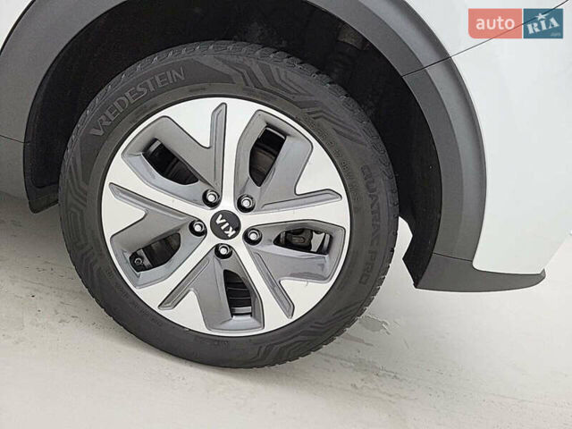 Білий Кіа Niro, об'ємом двигуна 0 л та пробігом 116 тис. км за 20246 $, фото 12 на Automoto.ua