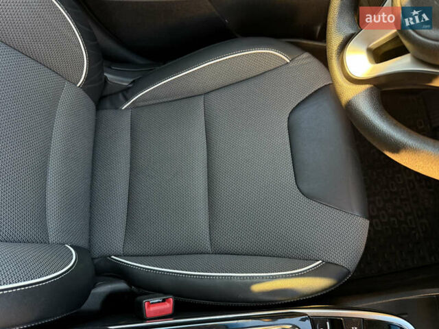 Білий Кіа Niro, об'ємом двигуна 0 л та пробігом 169 тис. км за 18200 $, фото 18 на Automoto.ua