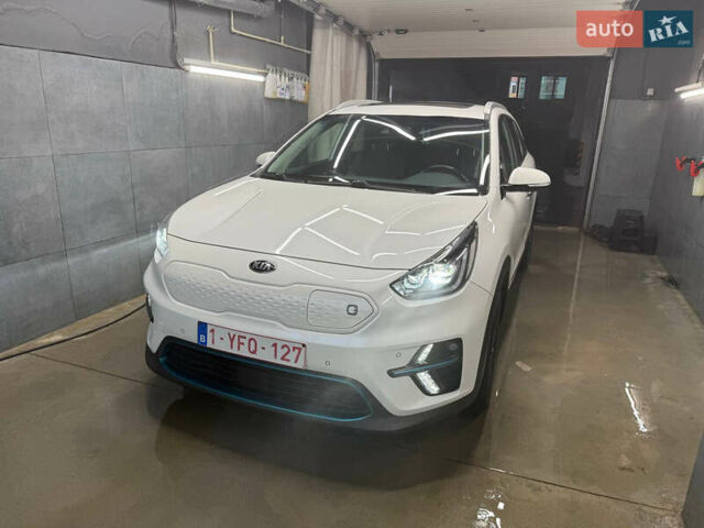 Белый Киа Niro, объемом двигателя 0 л и пробегом 152 тыс. км за 20400 $, фото 2 на Automoto.ua