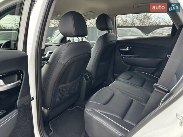 Белый Киа Niro, объемом двигателя 0 л и пробегом 141 тыс. км за 19100 $, фото 38 на Automoto.ua