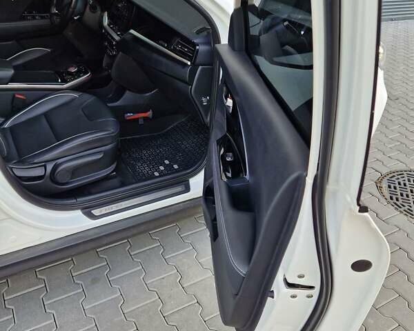 Белый Киа Niro, объемом двигателя 0 л и пробегом 94 тыс. км за 19855 $, фото 33 на Automoto.ua