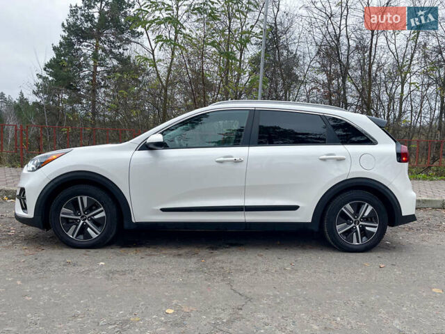 Білий Кіа Niro, об'ємом двигуна 1.6 л та пробігом 215 тис. км за 16800 $, фото 10 на Automoto.ua