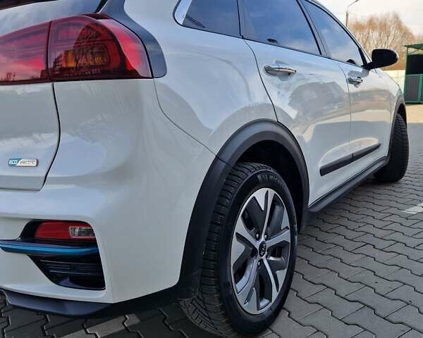 Белый Киа Niro, объемом двигателя 0 л и пробегом 94 тыс. км за 19855 $, фото 1 на Automoto.ua
