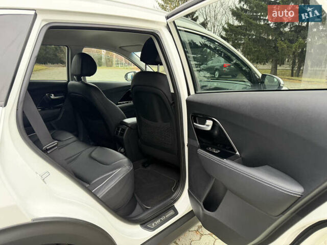 Білий Кіа Niro, об'ємом двигуна 0 л та пробігом 141 тис. км за 19499 $, фото 55 на Automoto.ua