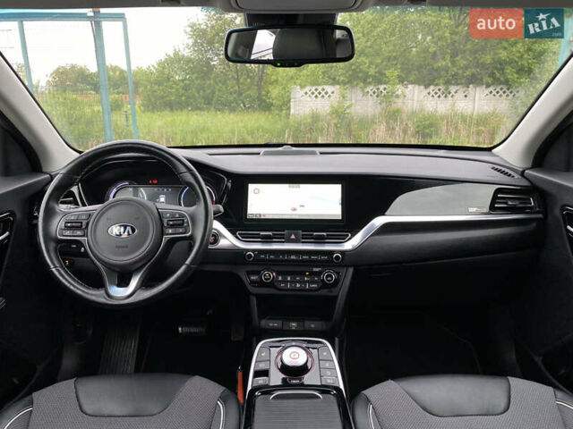 Белый Киа Niro, объемом двигателя 0 л и пробегом 96 тыс. км за 19950 $, фото 2 на Automoto.ua