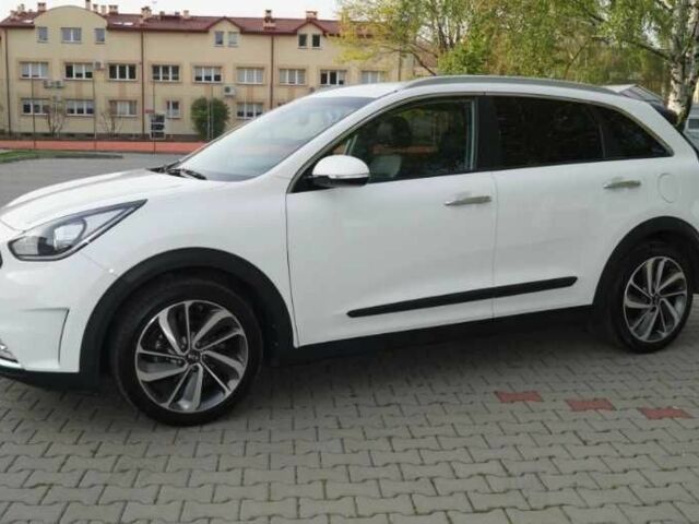 Белый Киа Niro, объемом двигателя 1.6 л и пробегом 98 тыс. км за 12400 $, фото 1 на Automoto.ua