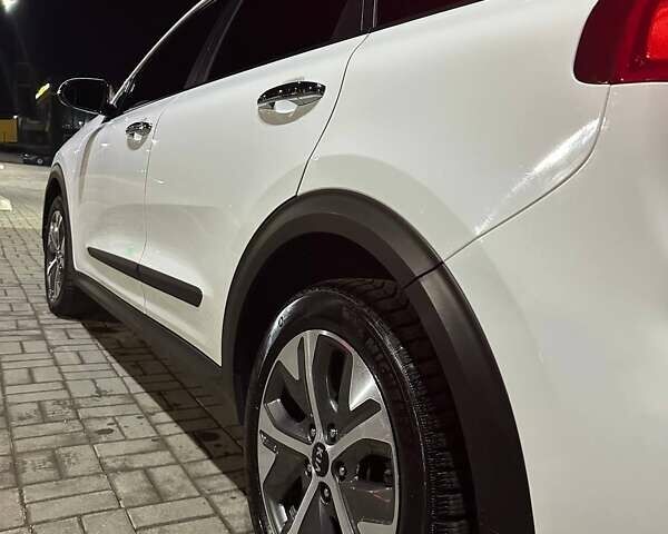 Белый Киа Niro, объемом двигателя 0 л и пробегом 94 тыс. км за 19855 $, фото 65 на Automoto.ua
