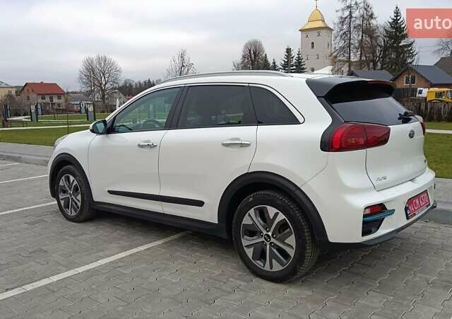 Білий Кіа Niro, об'ємом двигуна 0 л та пробігом 127 тис. км за 19999 $, фото 6 на Automoto.ua