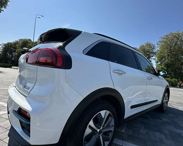 Белый Киа Niro, объемом двигателя 0 л и пробегом 103 тыс. км за 21000 $, фото 47 на Automoto.ua