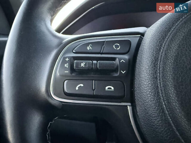 Белый Киа Niro, объемом двигателя 0 л и пробегом 130 тыс. км за 20999 $, фото 20 на Automoto.ua