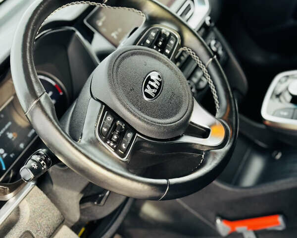 Білий Кіа Niro, об'ємом двигуна 0 л та пробігом 117 тис. км за 19750 $, фото 35 на Automoto.ua