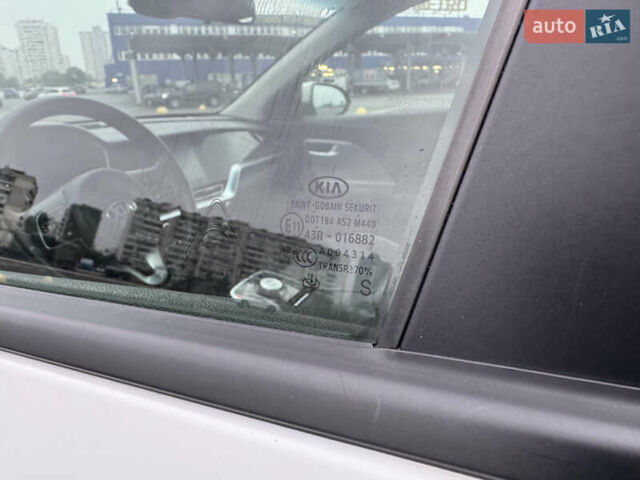 Киа Niro 2020 в Киеве на Automoto.ua Белый Киа Niro, объемом двигателя 0 л и пробегом 171 тыс. км за 18300 $, фото 53 на Automoto.ua