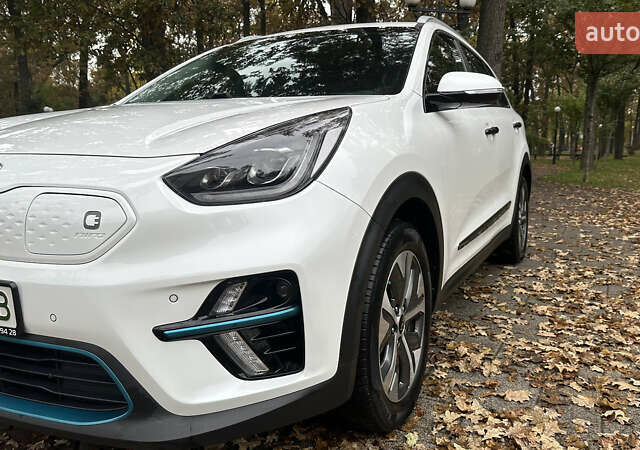 Киа Niro 2020 в Ирпене на Automoto.ua Белый Киа Niro, объемом двигателя 0 л и пробегом 79 тыс. км за 21000 $, фото 7 на Automoto.ua