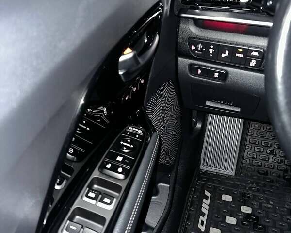 Белый Киа Niro, объемом двигателя 0 л и пробегом 94 тыс. км за 19855 $, фото 80 на Automoto.ua