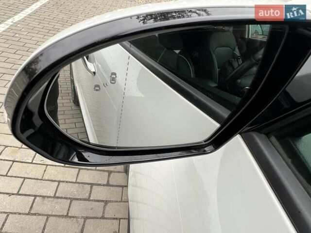 Белый Киа Niro, объемом двигателя 0 л и пробегом 146 тыс. км за 19799 $, фото 2 на Automoto.ua