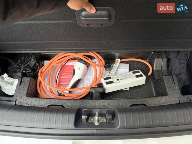 Белый Киа Niro, объемом двигателя 0 л и пробегом 152 тыс. км за 20400 $, фото 40 на Automoto.ua