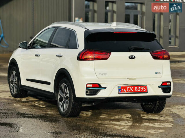 Білий Кіа Niro, об'ємом двигуна 0 л та пробігом 117 тис. км за 19750 $, фото 20 на Automoto.ua