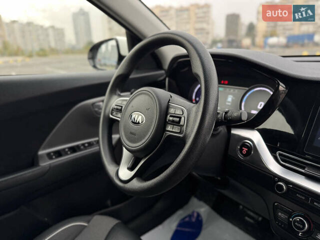 Киа Niro 2020 в Киеве на Automoto.ua Белый Киа Niro, объемом двигателя 0 л и пробегом 171 тыс. км за 18300 $, фото 32 на Automoto.ua