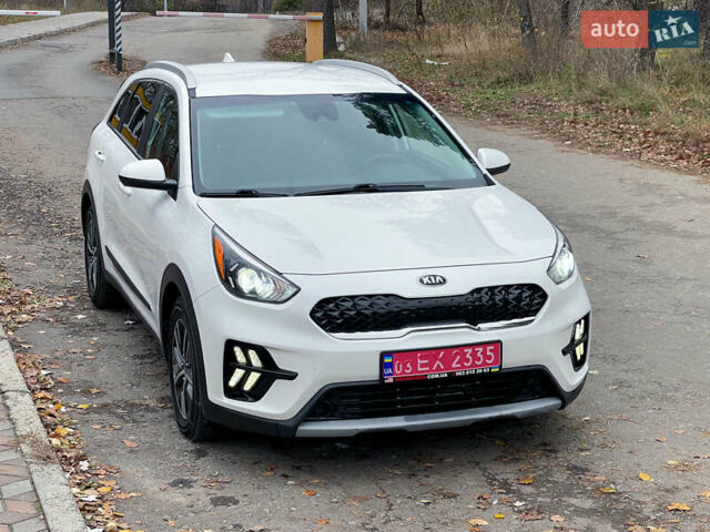Білий Кіа Niro, об'ємом двигуна 1.6 л та пробігом 215 тис. км за 16800 $, фото 3 на Automoto.ua