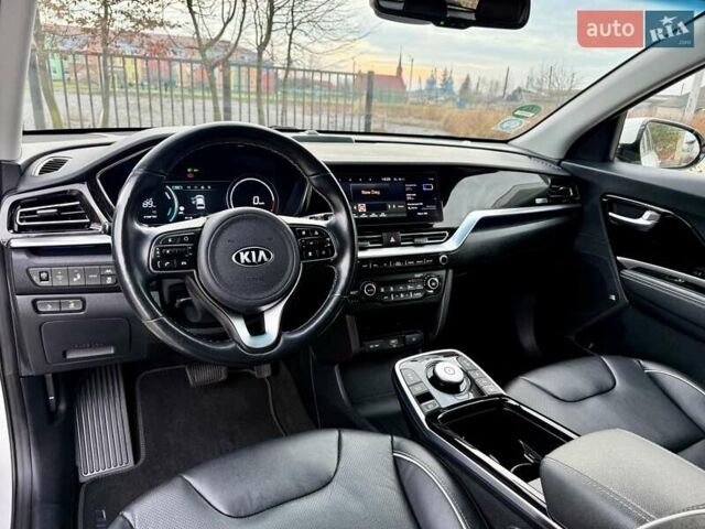 Білий Кіа Niro, об'ємом двигуна 0 л та пробігом 89 тис. км за 18950 $, фото 56 на Automoto.ua