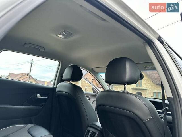 Білий Кіа Niro, об'ємом двигуна 0 л та пробігом 147 тис. км за 18800 $, фото 47 на Automoto.ua