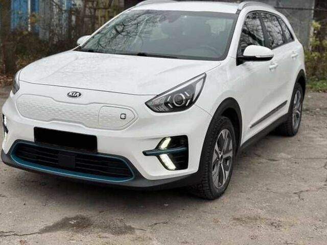 Белый Киа Niro, объемом двигателя 0 л и пробегом 146 тыс. км за 14000 $, фото 1 на Automoto.ua