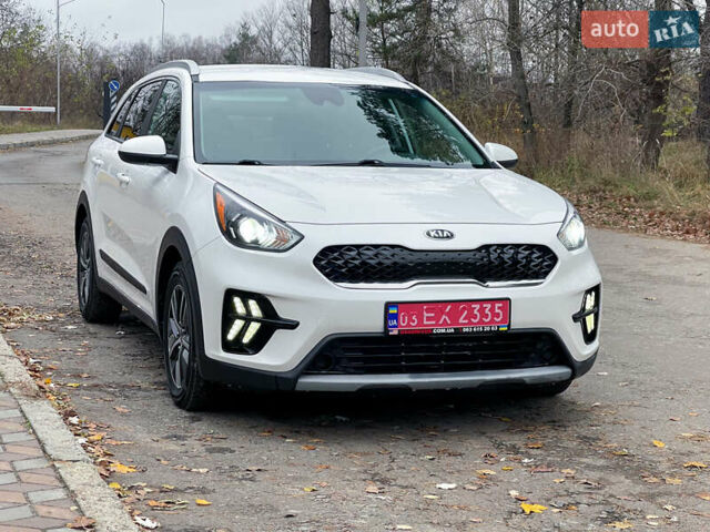 Білий Кіа Niro, об'ємом двигуна 1.6 л та пробігом 215 тис. км за 16800 $, фото 2 на Automoto.ua