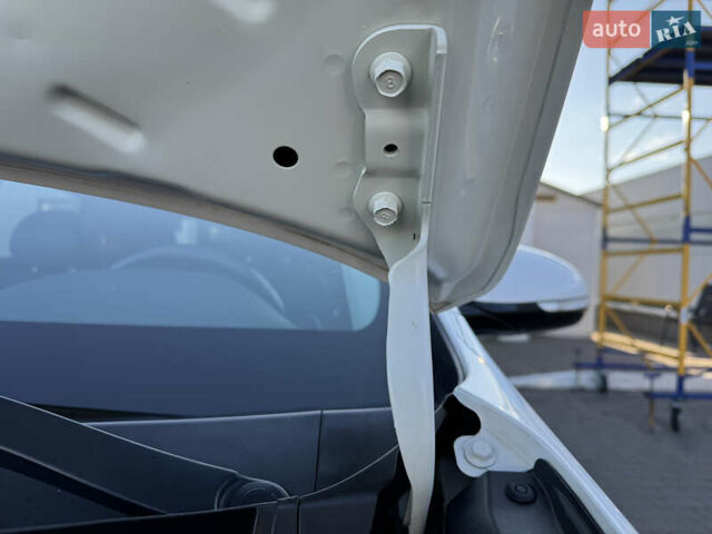 Киа Niro 2020 в Киеве на Automoto.ua Белый Киа Niro, объемом двигателя 0 л и пробегом 151 тыс. км за 19600 $, фото 57 на Automoto.ua