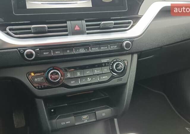 Білий Кіа Niro, об'ємом двигуна 0 л та пробігом 127 тис. км за 19999 $, фото 33 на Automoto.ua
