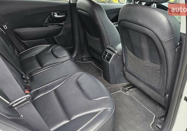 Киа Niro 2020 в Радомышле на Automoto.ua Белый Киа Niro, объемом двигателя 0 л и пробегом 73 тыс. км за 22300 $, фото 29 на Automoto.ua