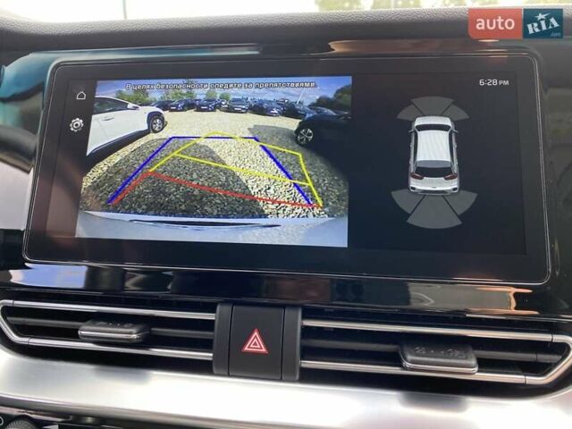 Білий Кіа Niro, об'ємом двигуна 0 л та пробігом 112 тис. км за 22900 $, фото 9 на Automoto.ua