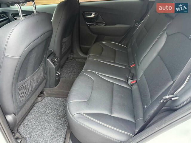 Белый Киа Niro, объемом двигателя 0 л и пробегом 152 тыс. км за 20400 $, фото 24 на Automoto.ua