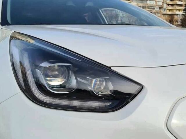 Білий Кіа Niro, об'ємом двигуна 0 л та пробігом 89 тис. км за 15000 $, фото 4 на Automoto.ua