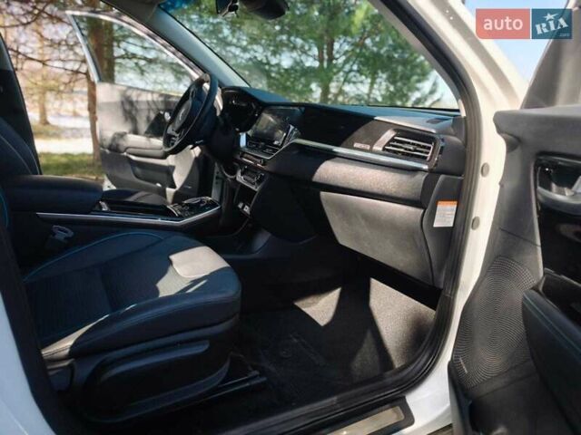 Белый Киа Niro, объемом двигателя 0 л и пробегом 78 тыс. км за 17900 $, фото 6 на Automoto.ua