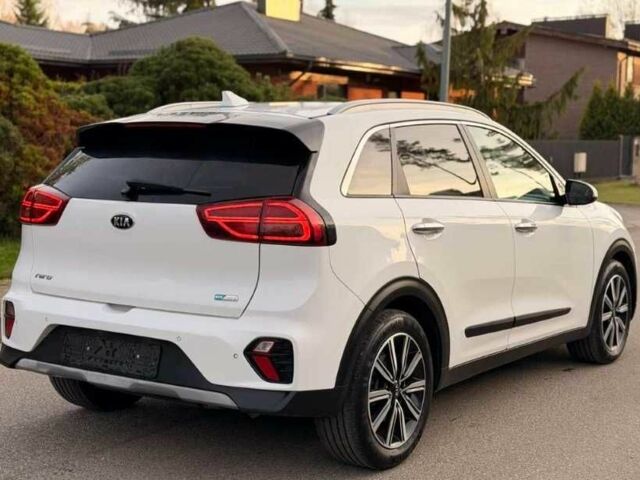 Белый Киа Niro, объемом двигателя 1.6 л и пробегом 148 тыс. км за 10000 $, фото 1 на Automoto.ua