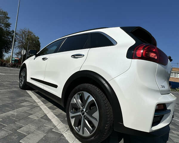 Белый Киа Niro, объемом двигателя 0 л и пробегом 103 тыс. км за 21000 $, фото 53 на Automoto.ua