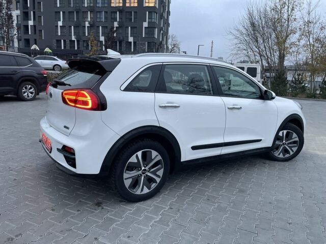 Білий Кіа Niro, об'ємом двигуна 0 л та пробігом 106 тис. км за 19500 $, фото 1 на Automoto.ua