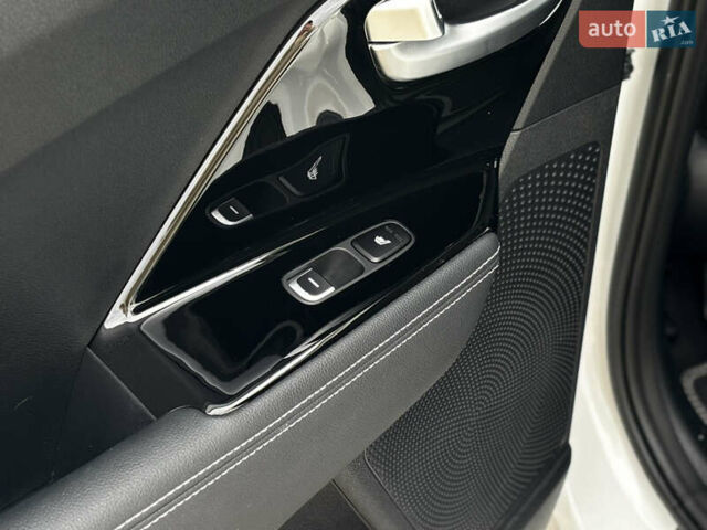 Белый Киа Niro, объемом двигателя 0 л и пробегом 141 тыс. км за 19100 $, фото 32 на Automoto.ua