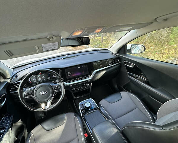 Киа Niro 2020 в Львове на Automoto.ua Белый Киа Niro, объемом двигателя 0 л и пробегом 129 тыс. км за 18350 $, фото 39 на Automoto.ua