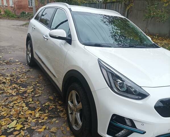 Белый Киа Niro, объемом двигателя 0 л и пробегом 200 тыс. км за 19000 $, фото 4 на Automoto.ua