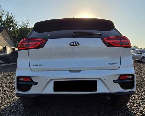 Белый Киа Niro, объемом двигателя 0 л и пробегом 134 тыс. км за 19999 $, фото 5 на Automoto.ua