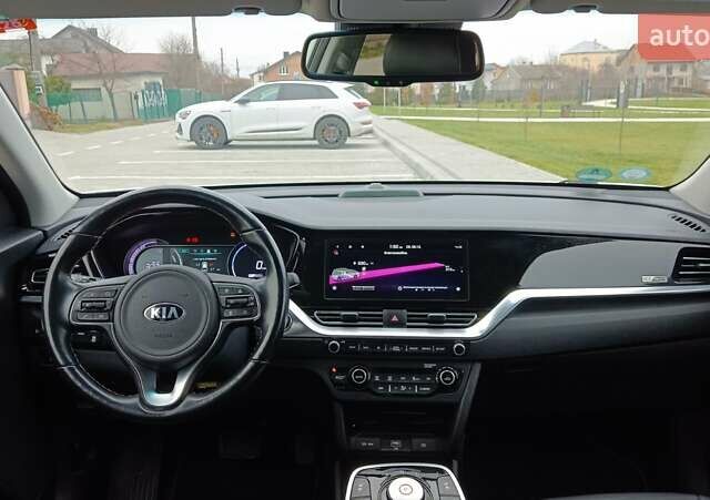 Білий Кіа Niro, об'ємом двигуна 0 л та пробігом 127 тис. км за 19999 $, фото 31 на Automoto.ua