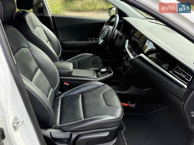 Білий Кіа Niro, об'ємом двигуна 0 л та пробігом 168 тис. км за 18455 $, фото 8 на Automoto.ua